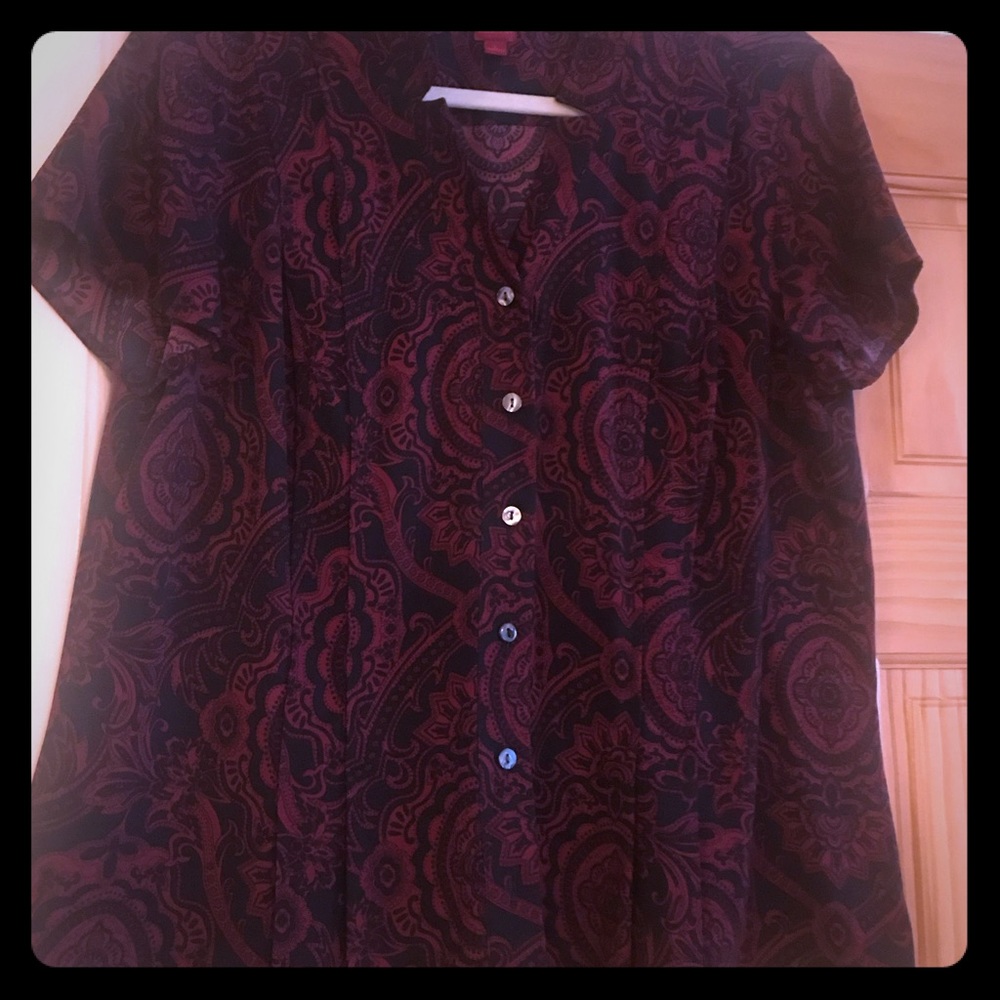 Woman’s short sleeve paisley blouse